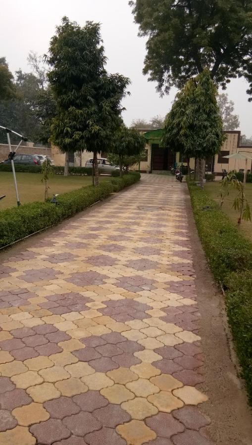 Radha Krishna Dham Villa Vrindavan Luaran gambar